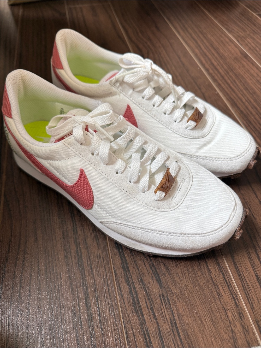 Nike Women’s White Daybreak with Pink Swoosh Accent